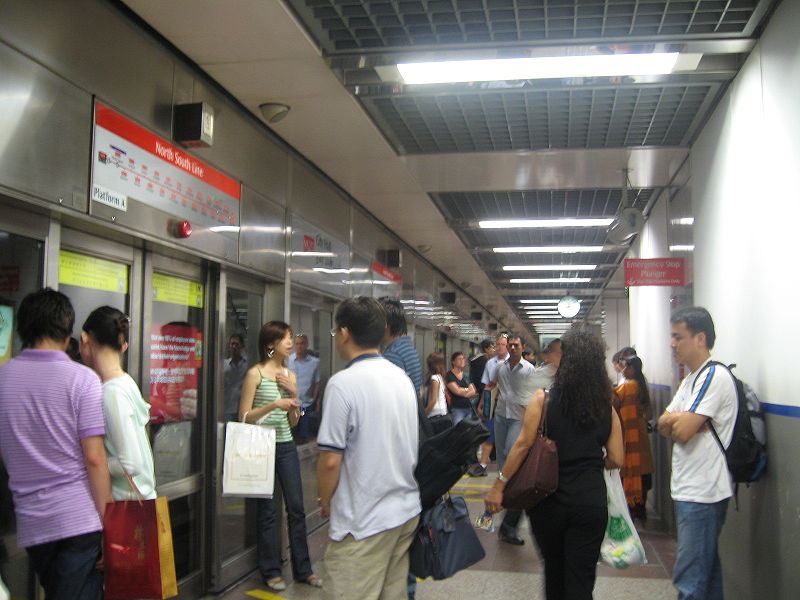 File:City Hall MRT-platform A.JPG